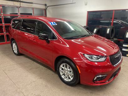 New 2026 Chrysler Pacifica Select