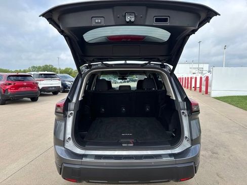 Used 2024 Nissan Rogue SV AWD/4WD image 9