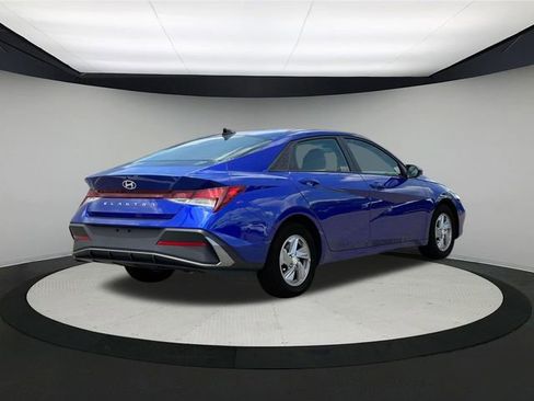 New 2025 Hyundai Elantra SE image 7
