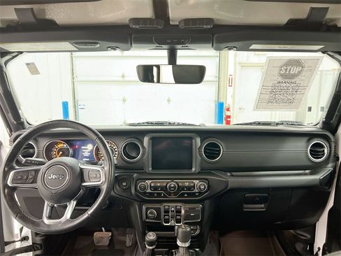 Used 2022 Jeep Wrangler Unlimited Sahara w/ Cold Weather Group image 10