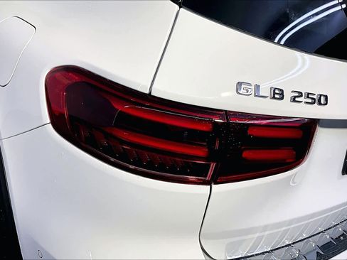 New 2026 Mercedes-Benz GLB 250 4MATIC image 5