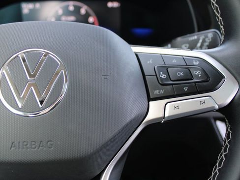 Certified 2023 Volkswagen Taos SE w/ Panoramic Sunroof Package image 12