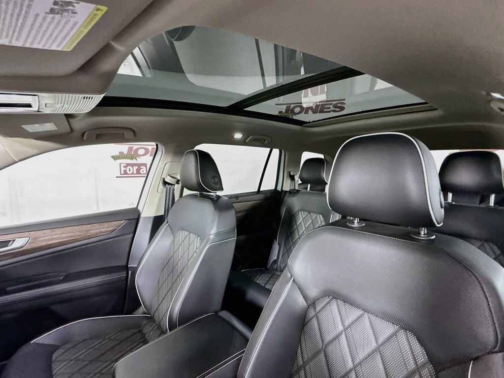 Used 2024 Volkswagen Atlas SEL Premium R-Line AWD/4WD image 10