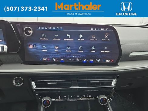 Used 2025 Chevrolet Traverse LT image 23