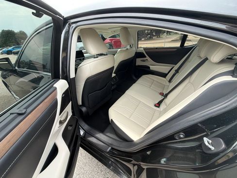 Used 2023 Lexus ES 300h Ultra Luxury w/ Accessory Package (Z2) FWD image 7