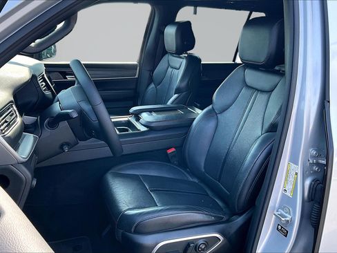 Used 2024 Jeep Wagoneer L Series III w/ Flexible Seating Group AWD/4WD image 22