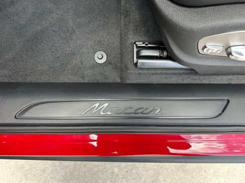 Used 2026 Porsche Macan AWD/4WD image 24