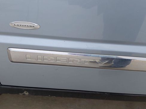 Used 2012 Jeep Liberty Sport image 22