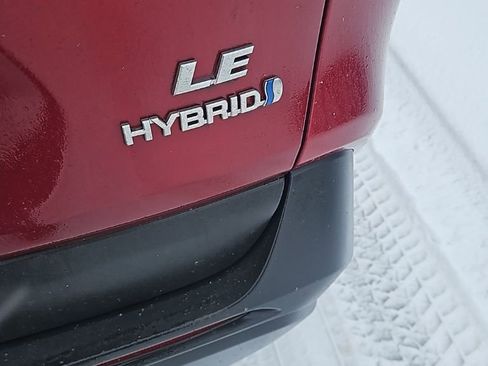 Used 2020 Toyota RAV4 LE w/ Carpet Mat Package image 8