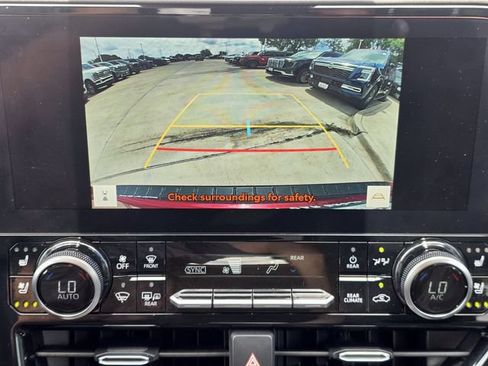 Used 2022 Toyota Highlander Limited AWD/4WD image 9
