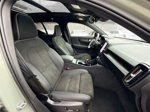 Used 2023 Volvo XC40 Recharge Plus image 33