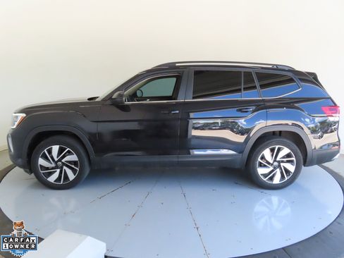 Used 2024 Volkswagen Atlas SE w/ Panoramic Sunroof Package FWD image 7