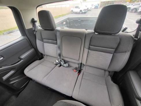 Used 2024 Nissan Frontier SV image 11