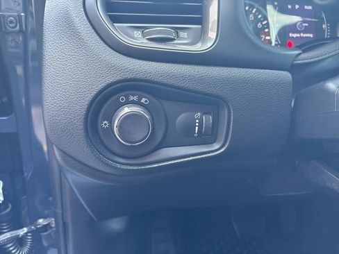 Used 2023 Jeep Renegade Latitude AWD/4WD image 11