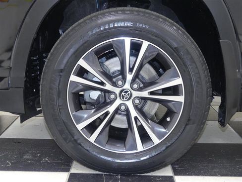 Used 2019 Toyota Highlander Plus AWD/4WD image 35