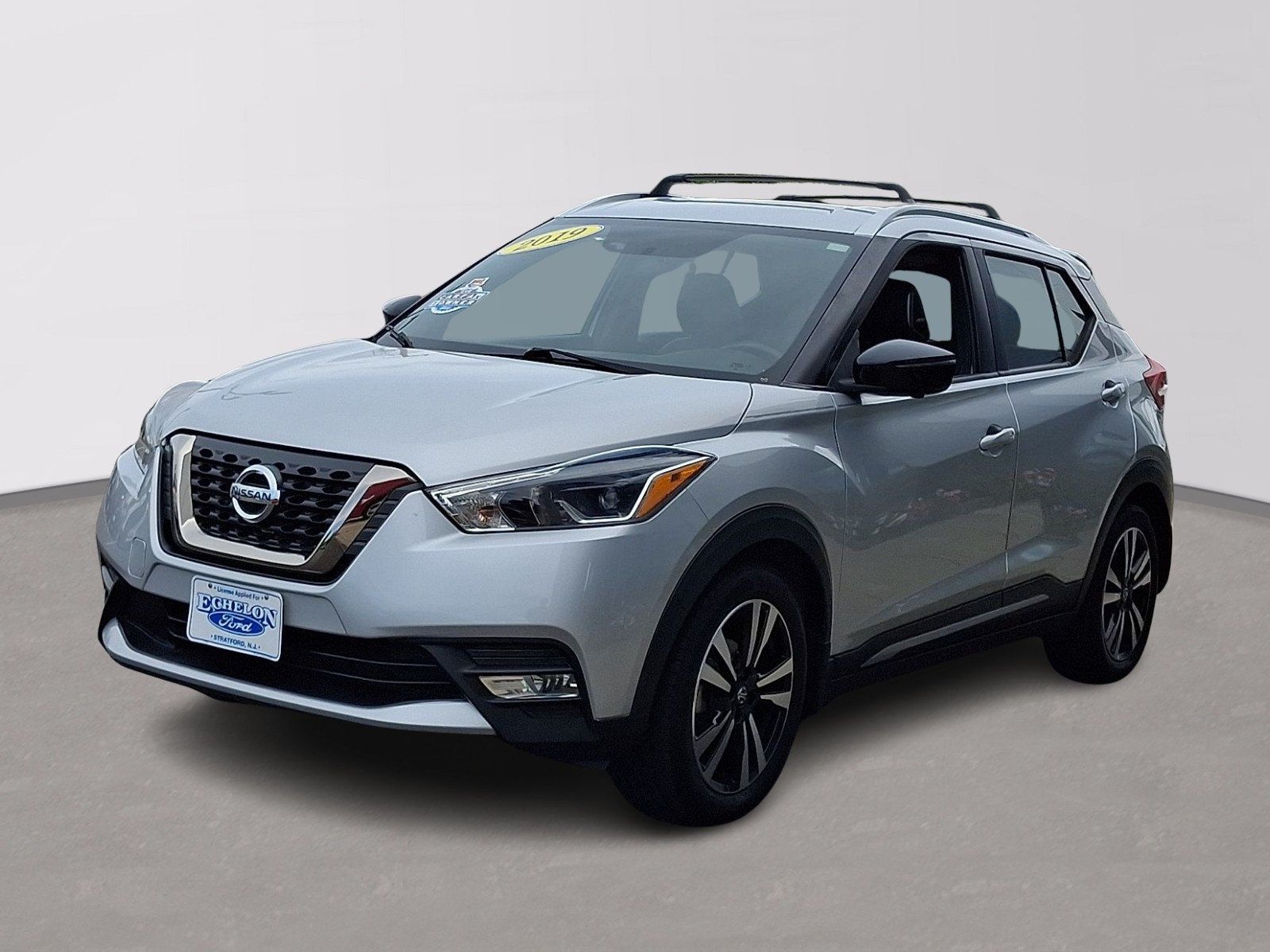 Used 2019 Nissan Kicks SR w/ SR Premium Package FWD image 3