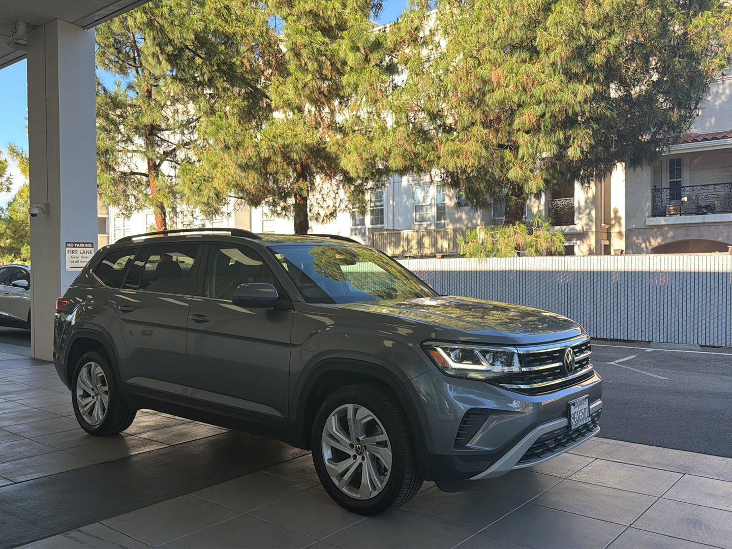 Certified 2023 Volkswagen Atlas SE w/ Panoramic Sunroof Package AWD/4WD image 7