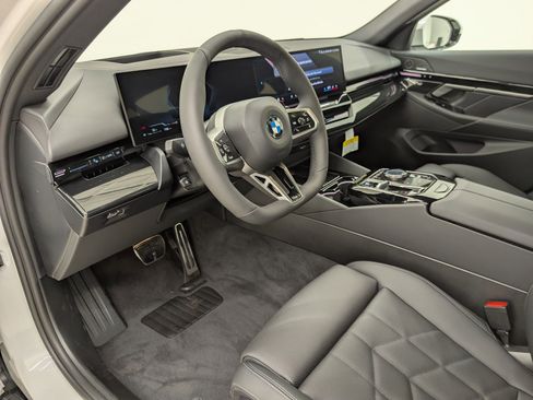 New 2026 BMW 530i xDrive w/ M Sport Package image 4