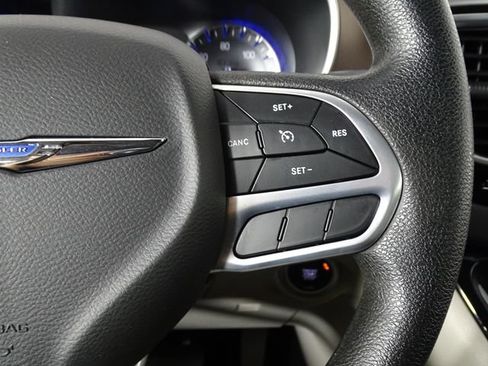 Used 2021 Chrysler Voyager L FWD image 23
