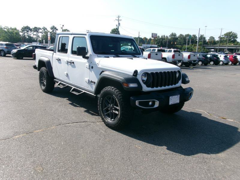 Used 2025 Jeep Gladiator Sport AWD/4WD image 4