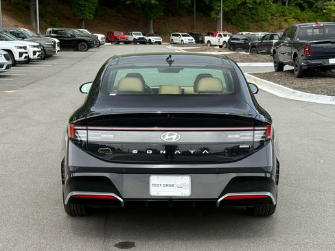 Used 2025 Hyundai Sonata Limited FWD image 4