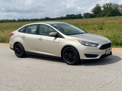 Used 2017 Ford Focus SE FWD image 32
