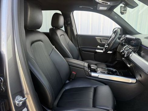 Used 2022 Mercedes-Benz GLB 250 image 28
