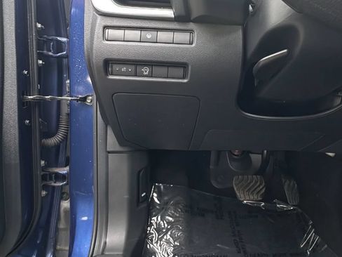 Used 2023 Nissan Rogue SV AWD/4WD image 12
