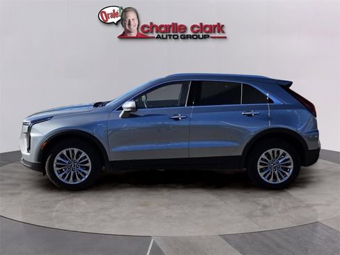 Used 2024 Cadillac XT4 Premium Luxury image 3