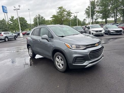 Used 2019 Chevrolet Trax LT w/ LT Convenience Package AWD/4WD image 5