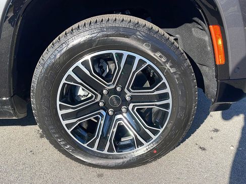 New 2026 Jeep Grand Wagoneer 2WD image 9