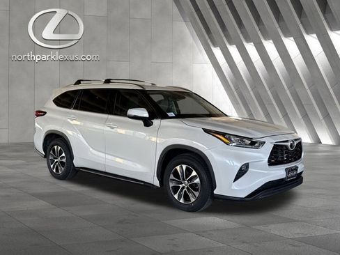 Used 2020 Toyota Highlander XLE image 4
