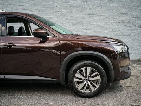 Used 2022 Nissan Pathfinder SL w/ SL Black Package image 16