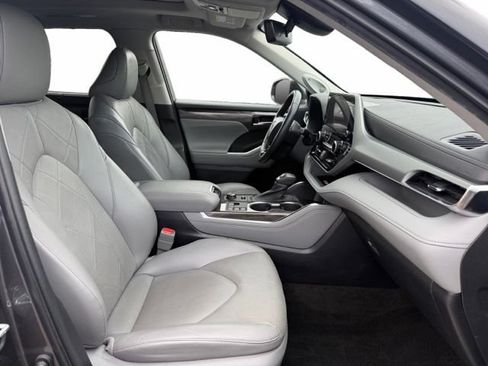 Used 2023 Toyota Highlander Platinum AWD/4WD image 14