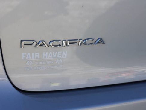 Used 2024 Chrysler Pacifica Touring-L image 24