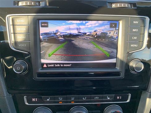 Used 2017 Volkswagen Golf 4-Door image 23