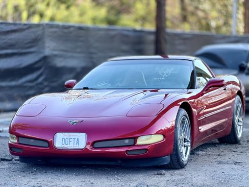Used 2001 Chevrolet Corvette Coupe w/ Preferred Equipment Group2 RWD image 3
