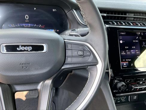 Used 2025 Jeep Grand Cherokee Altitude AWD/4WD image 24