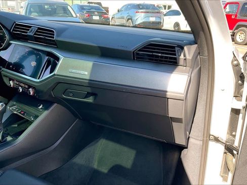 Used 2022 Audi Q3 2.0T Premium Plus image 16