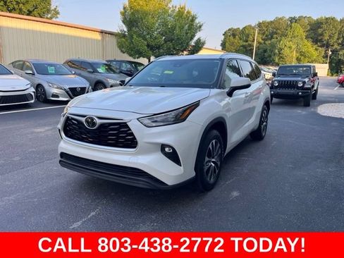 Used 2020 Toyota Highlander XLE FWD image 38