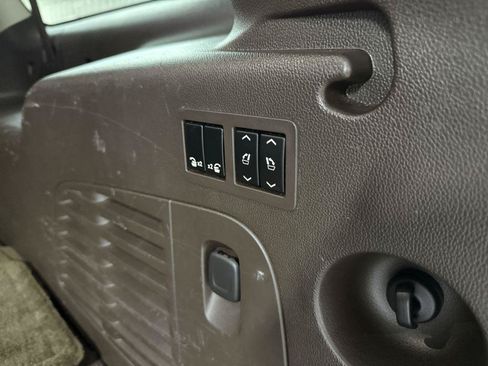 Used 2016 GMC Yukon XL Denali w/ Open Road Package AWD/4WD image 36