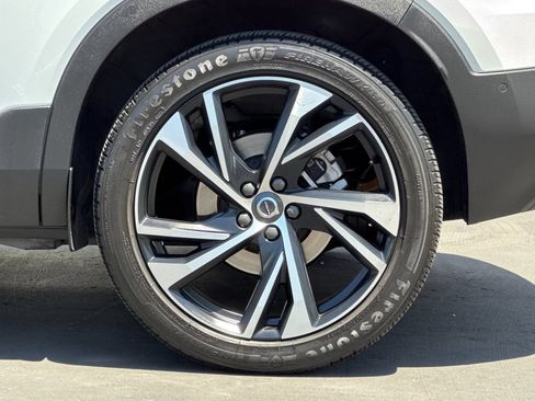 Used 2021 Volvo XC40 T5 R-Design w/ Advanced Package AWD/4WD image 25