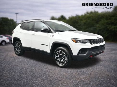 Used 2025 Jeep Compass Trailhawk AWD/4WD image 1