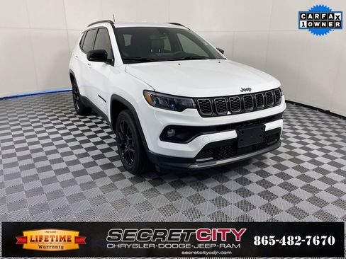 Used 2025 Jeep Compass Latitude w/ Altitude Special Edition image 1