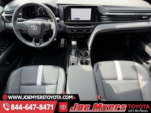Used 2025 Toyota Camry SE image 13