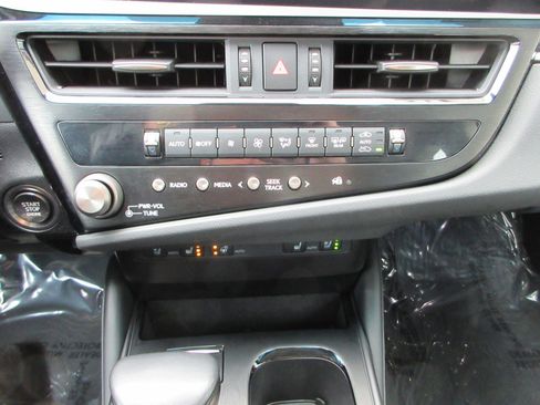 Used 2023 Lexus ES 250 w/ Premium Package image 44