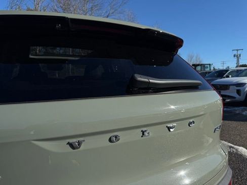 Certified 2024 Volvo XC40 B5 Plus w/ Protection Package Premier image 34