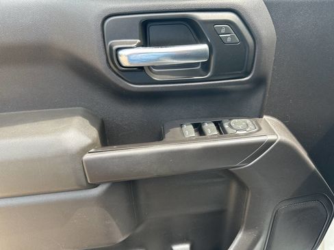 Used 2019 Chevrolet Silverado 1500 Custom Trail Boss w/ Custom Convenience Package image 8