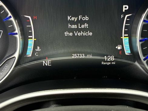 Used 2022 Chrysler Pacifica Touring-L w/ Uconnect Theater Family Group AWD/4WD image 40