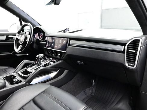 Certified 2021 Porsche Cayenne Turbo AWD/4WD image 19